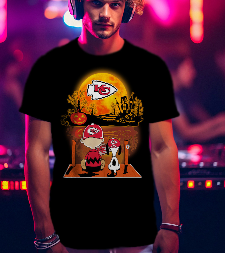Kansas City Chiefs Snoopy And Charlie Brown Halloween Pumpkin Moon T-Shirt