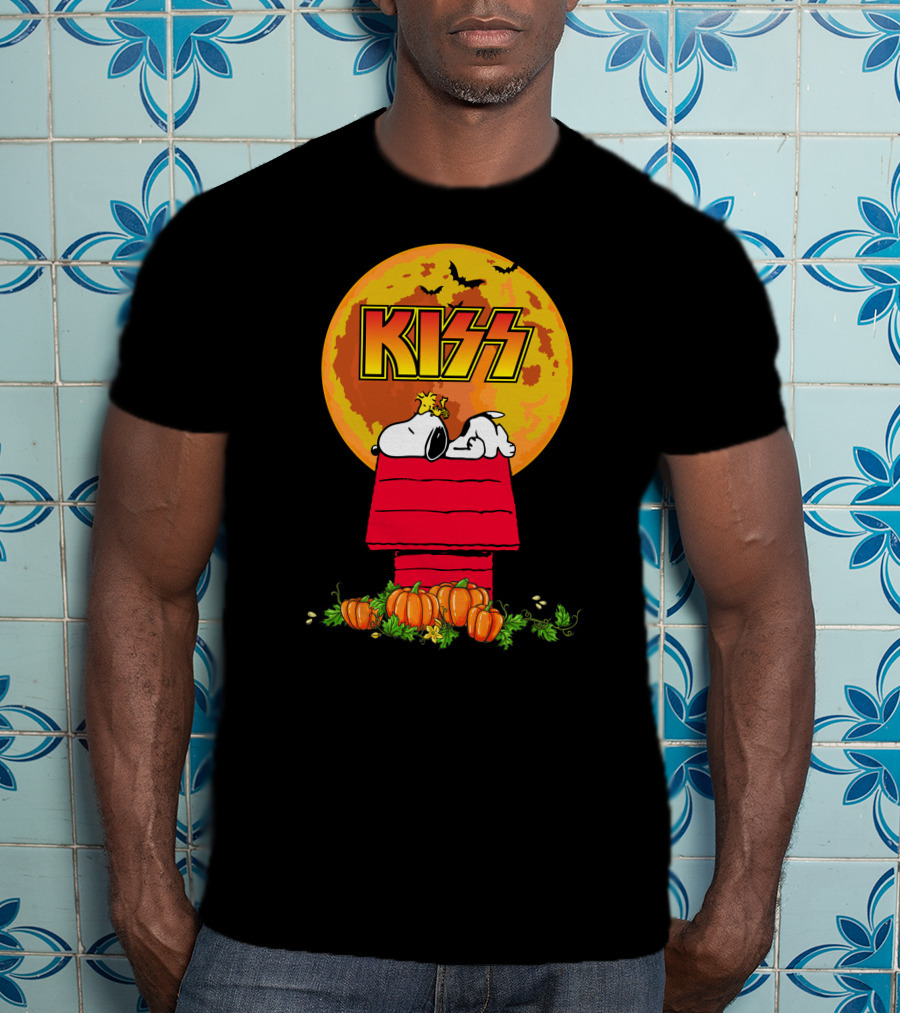 KISS Snoopy Halloween Pumpkin Moon Scene T-Shirt