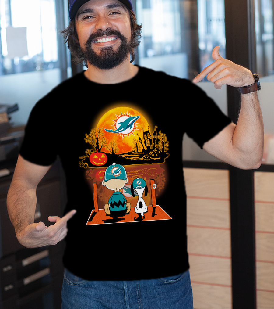Miami Dolphins Snoopy And Charlie Brown Halloween Pumpkin Moon T-Shirt