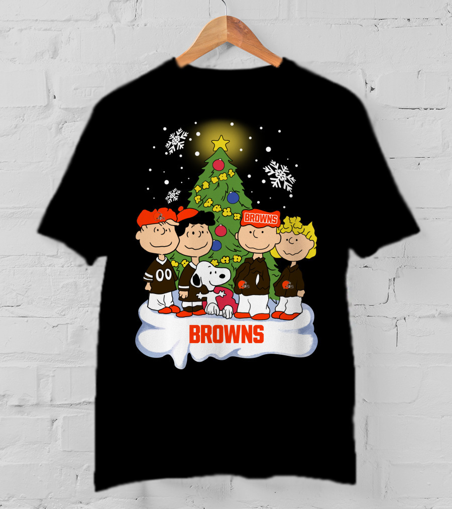 Snoopy Christmas Cleveland Browns Peanuts Characters Holiday Scene T-Shirt