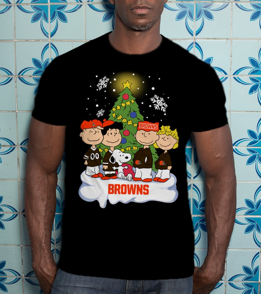 Snoopy Christmas Cleveland Browns Peanuts Characters Holiday Scene T-Shirt