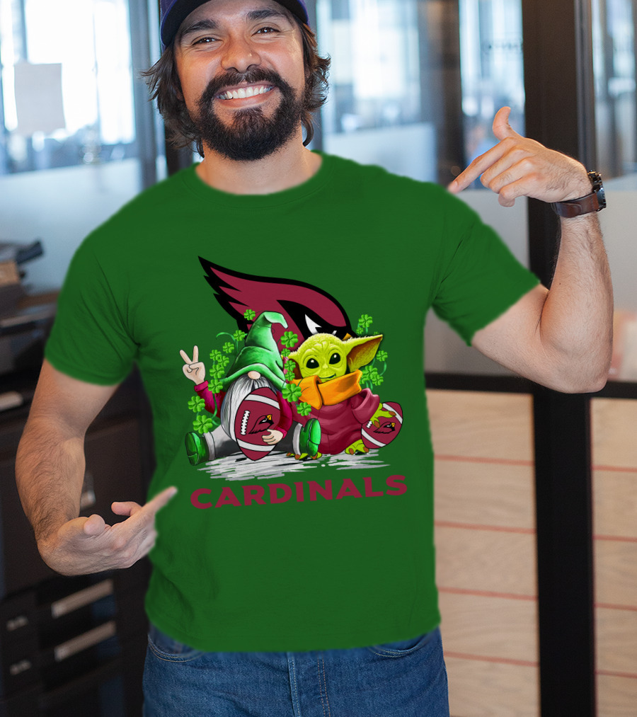 Arizona Cardinals Football Patrick's Day Gnome And Baby Alien With Shamrocks T-Shirt