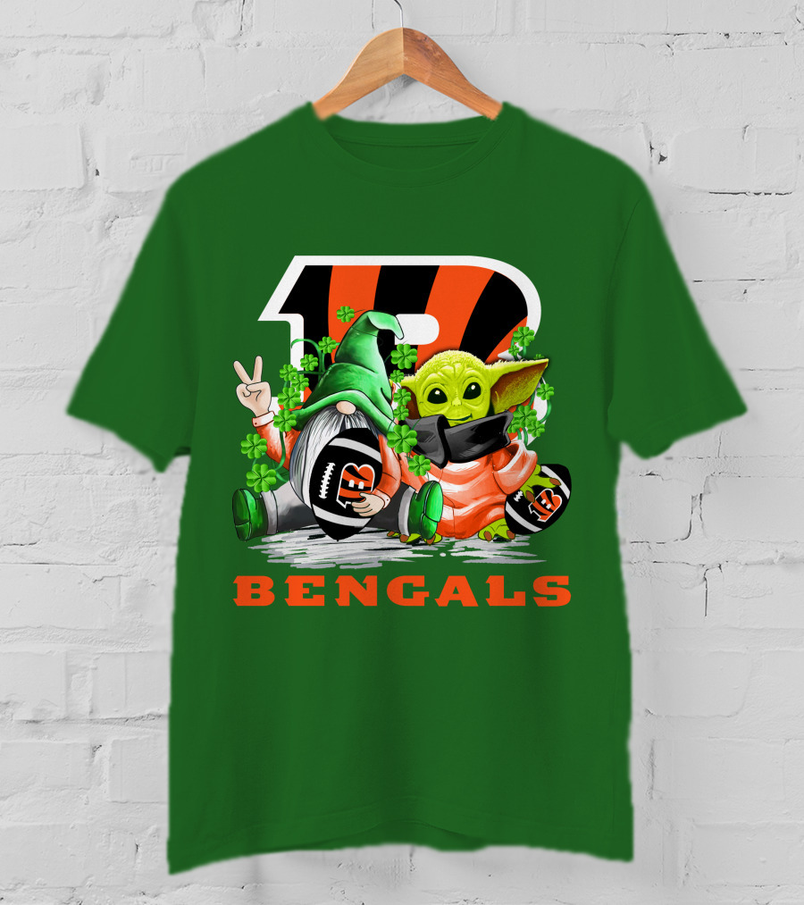 Cincinnati Bengals St. Patrick's Day Gnome And Baby Yoda Football T-Shirt