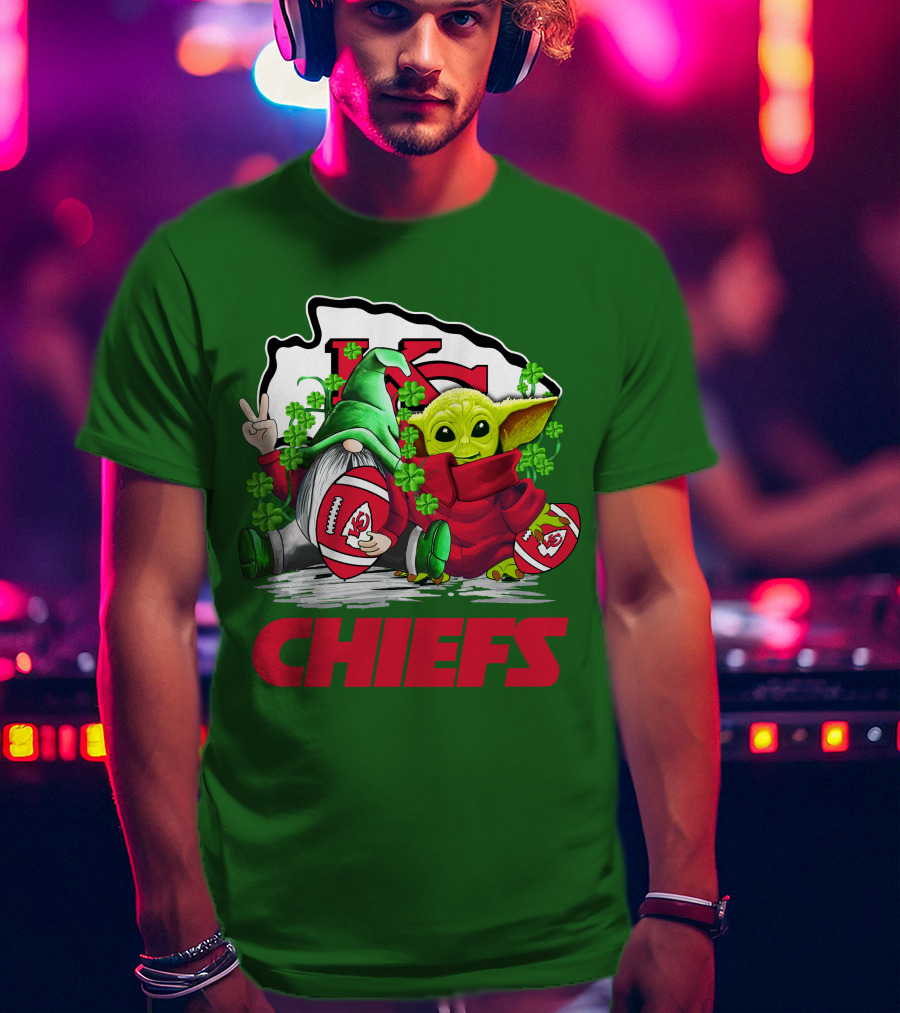 Kansas City Chiefs St. Patrick's Day Football Gnome And Baby Alien T-Shirt