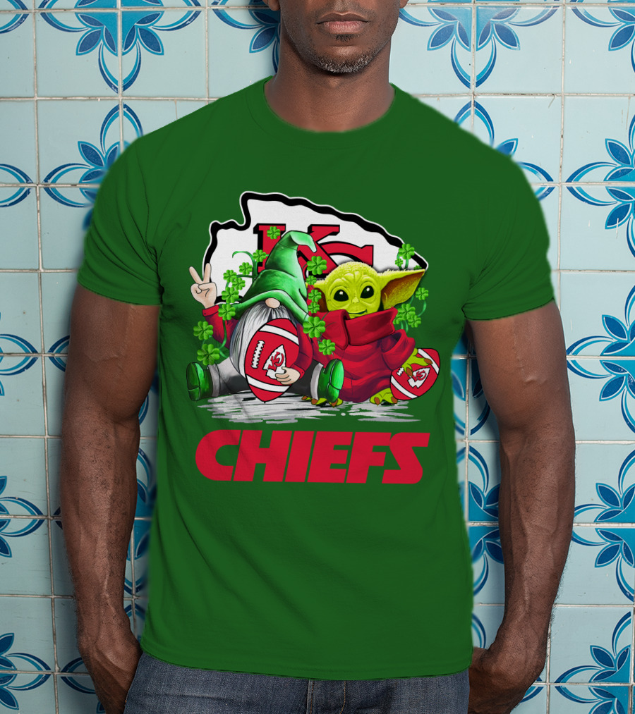 Kansas City Chiefs St. Patrick's Day Football Gnome And Baby Alien T-Shirt