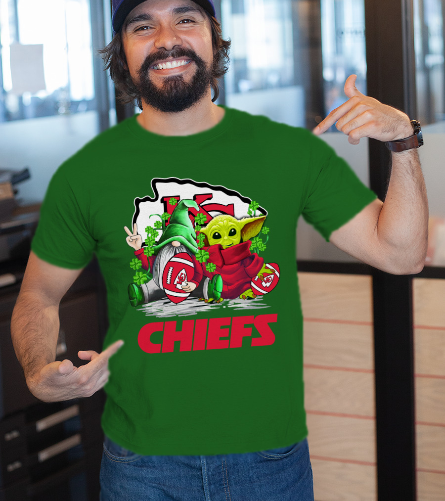Kansas City Chiefs St. Patrick's Day Football Gnome And Baby Alien T-Shirt
