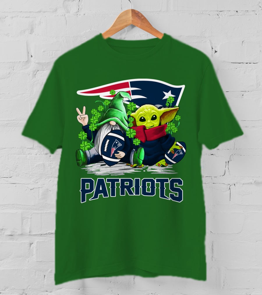 New England Patriots St. Patrick's Day Gnome And Green Alien Football T-Shirt