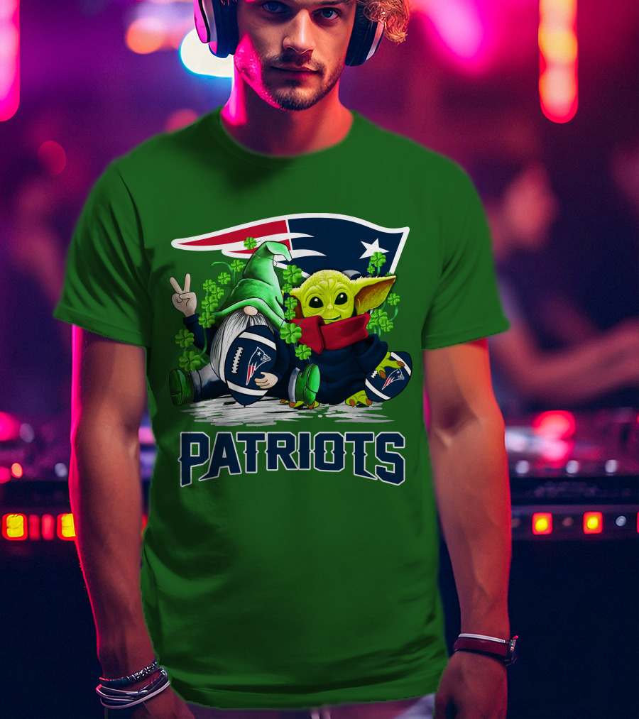 New England Patriots St. Patrick's Day Gnome And Green Alien Football T-Shirt