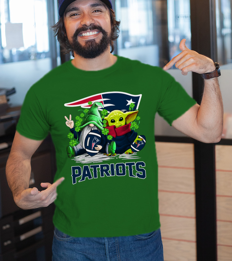 New England Patriots St. Patrick's Day Gnome And Green Alien Football T-Shirt
