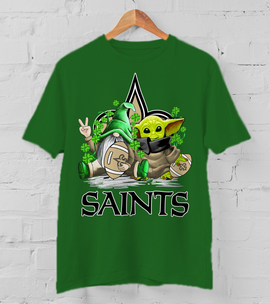 New Orleans Saints Football St. Patrick’s Day Gnome And Baby Alien With Shamrocks T-Shirt