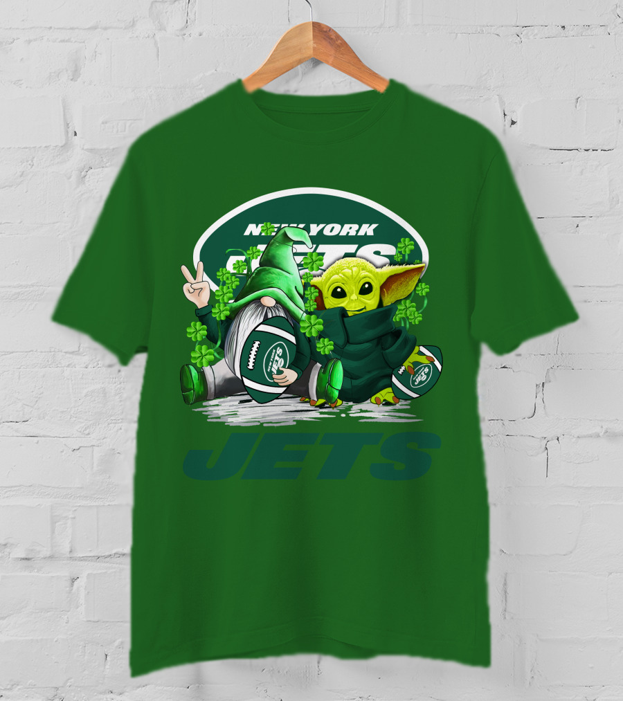 New York Jets Football St. Patrick's Day Baby Yoda And Gnome With Shamrocks T-Shirt