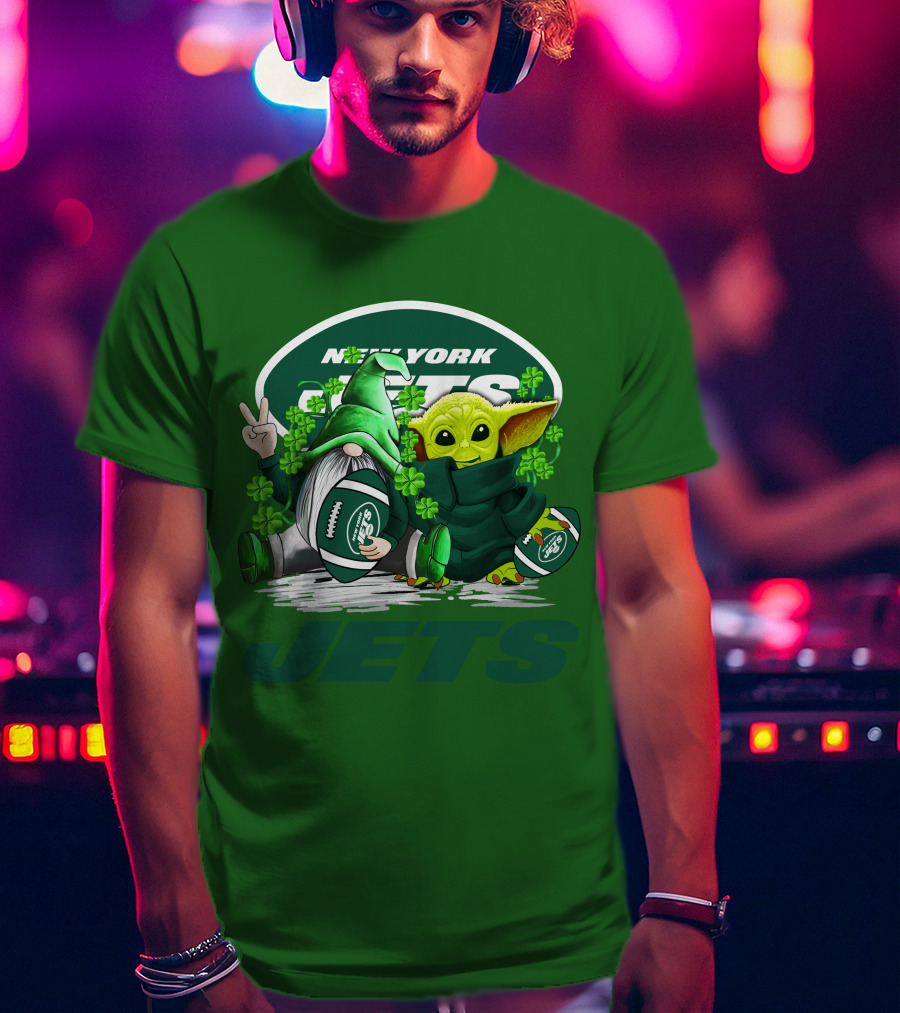 New York Jets Football St. Patrick's Day Baby Yoda And Gnome With Shamrocks T-Shirt