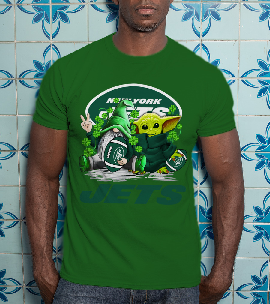 New York Jets Football St. Patrick's Day Baby Yoda And Gnome With Shamrocks T-Shirt