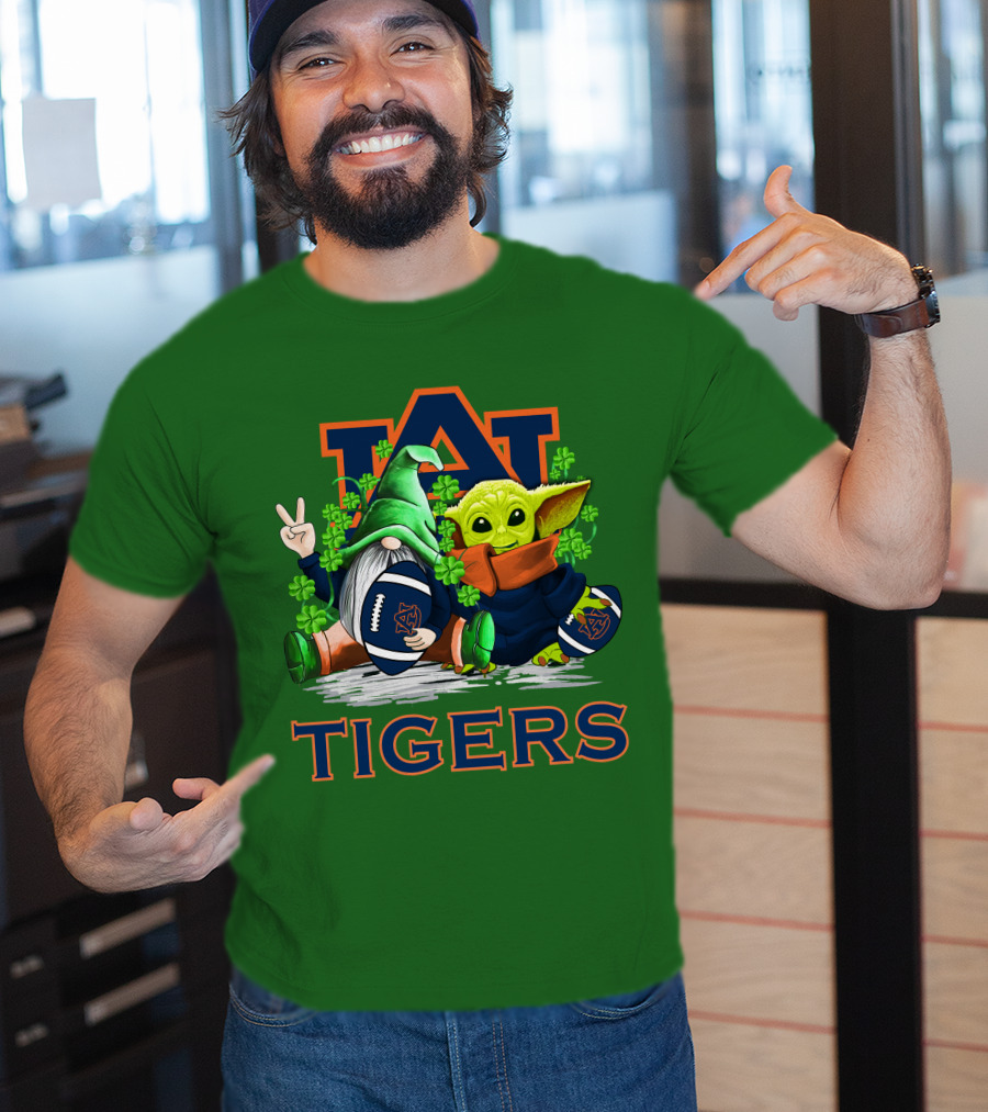 Auburn Tigers St. Patrick’s Day Football Gnome And Yoda Fan T-Shirt
