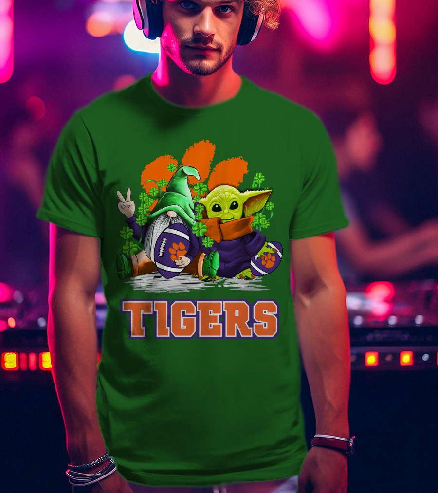 Clemson Tigers St. Patrick’s Day Football Gnome And Baby Yoda T-Shirt