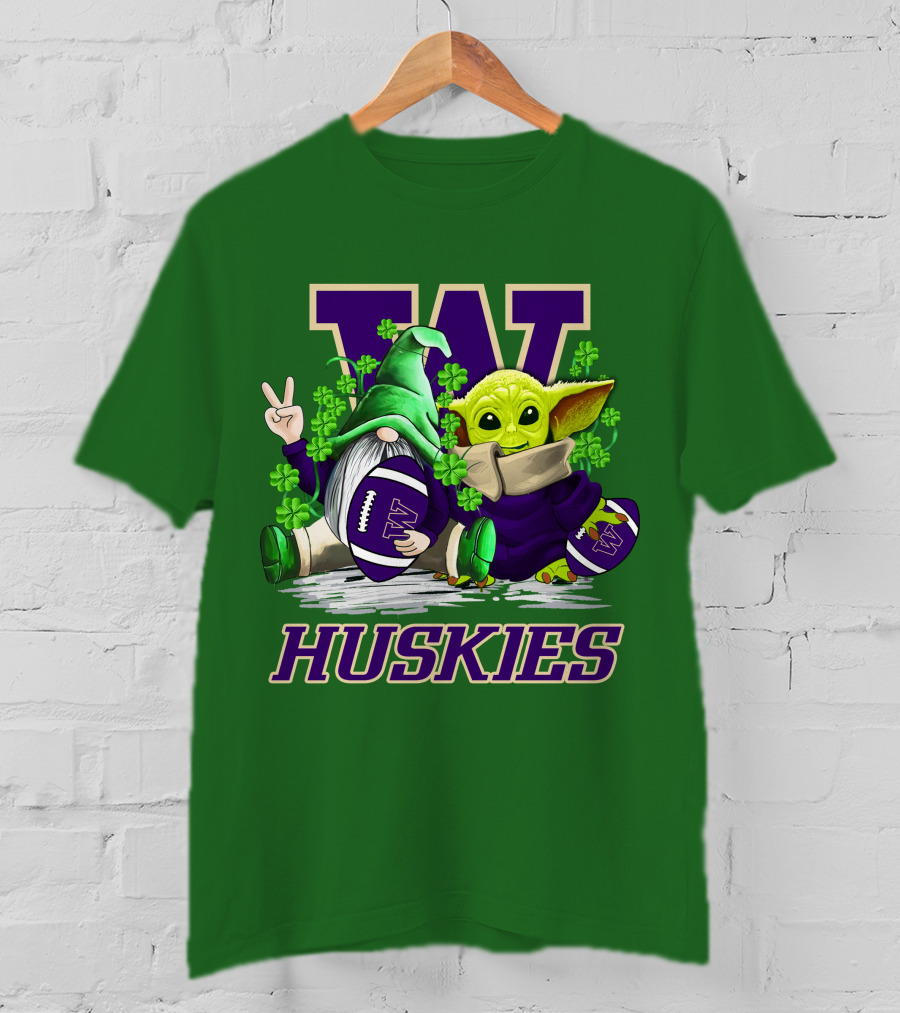 Washington Huskies Football St. Patrick’s Day Gnome And Baby Yoda With Shamrocks T-Shirt