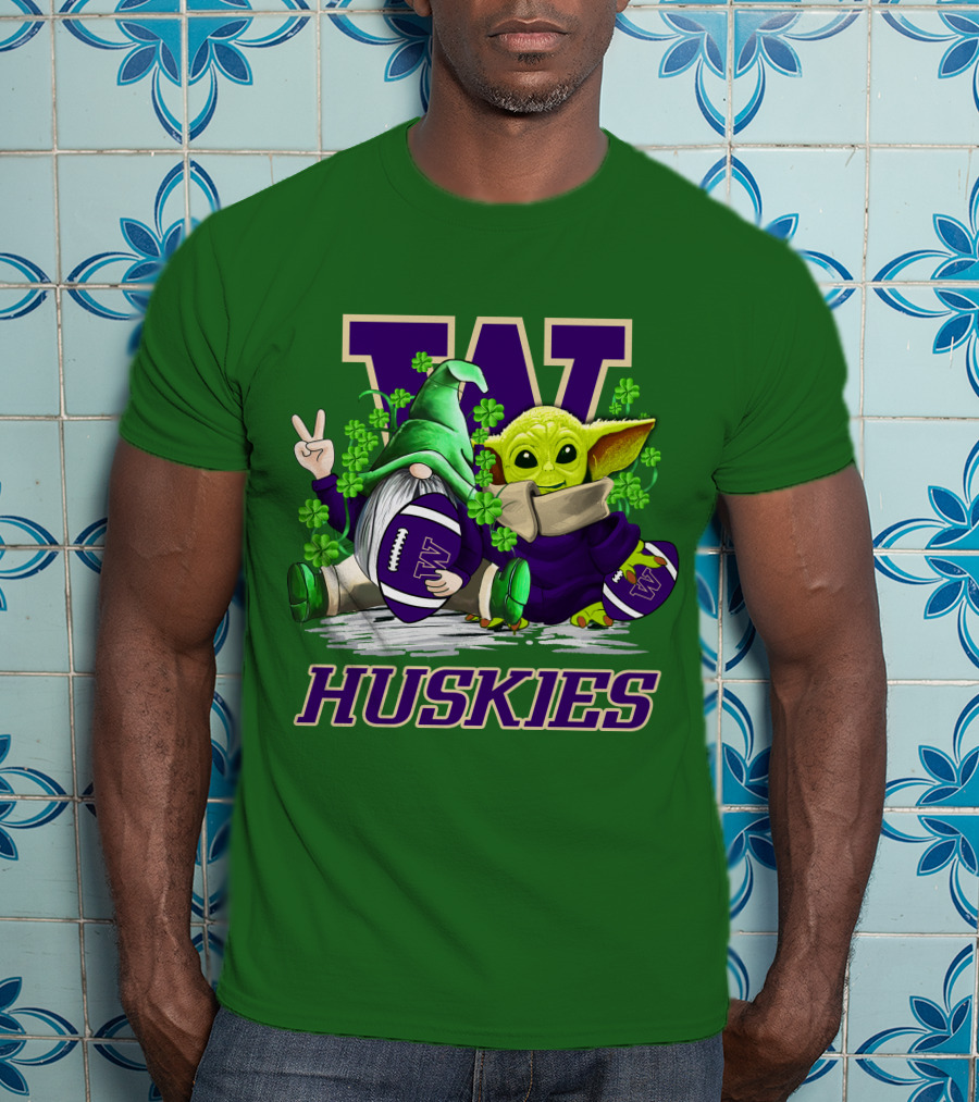 Washington Huskies Football St. Patrick’s Day Gnome And Baby Yoda With Shamrocks T-Shirt