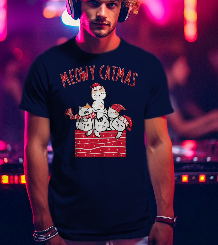 Meowy Catmas Cute Kawaii Anime Christmas Cats T-Shirt