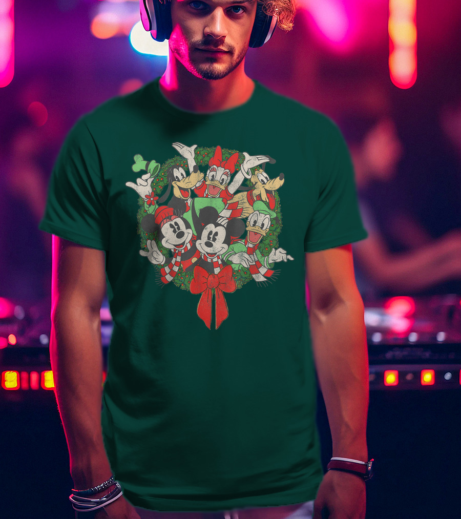Disney Holiday Wreath Mickey Minnie Goofy Pluto Donald Christmas T-Shirt