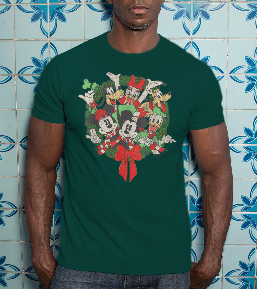 Disney Holiday Wreath Mickey Minnie Goofy Pluto Donald Christmas T-Shirt