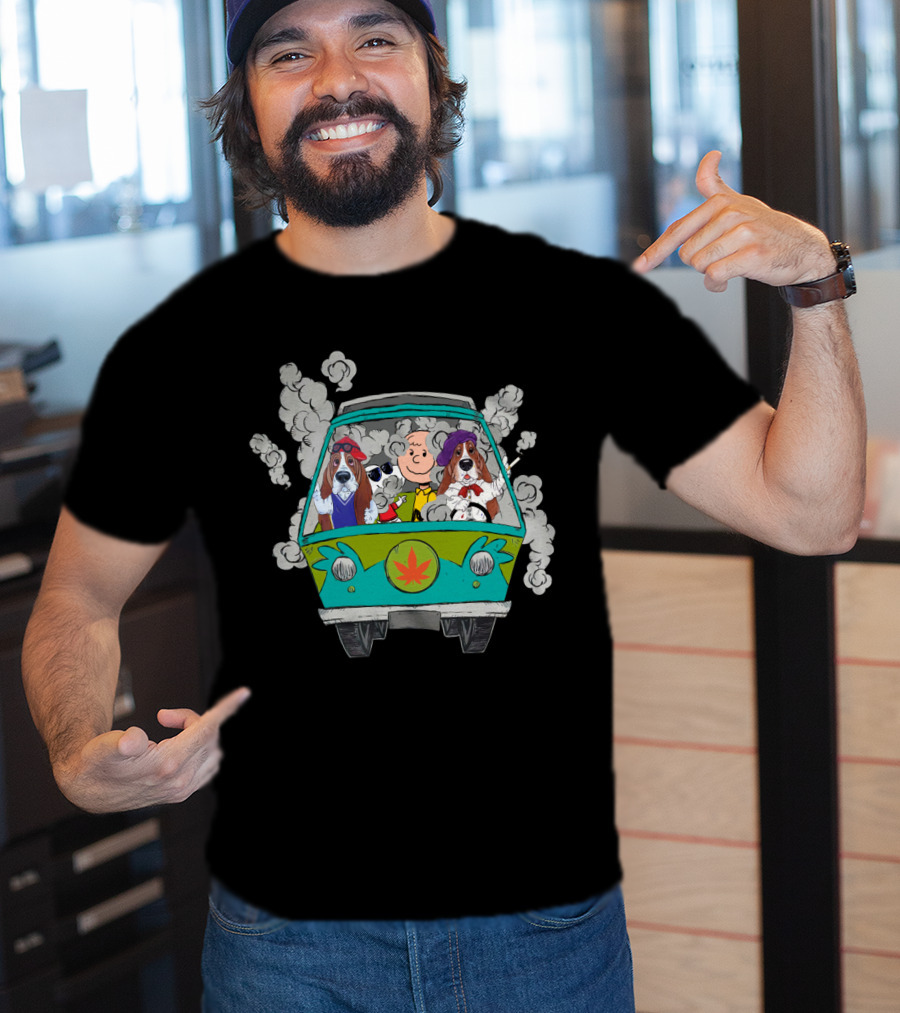 Basset Hound Ds0 Charlie Brown Snoopy Mystery Machine Smoke T-Shirt