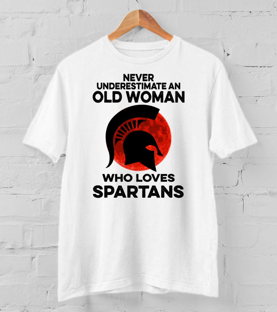 Never Underestimate An Old Woman Who Loves Michigan State Spartans T-Shirt