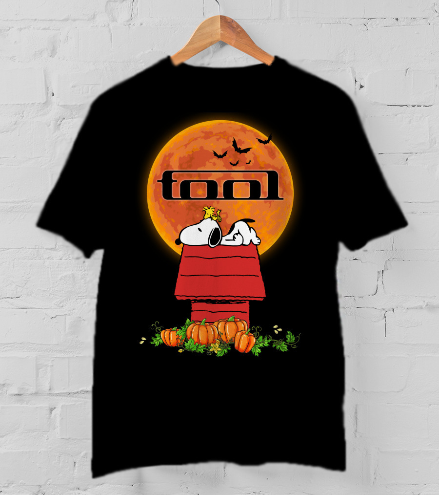 Tool 012a Halloween Snoopy Pumpkin Moon Scene T-Shirt