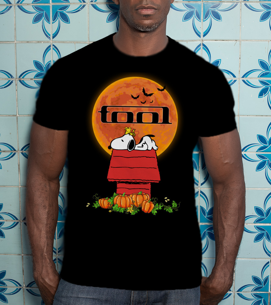 Tool 012a Halloween Snoopy Pumpkin Moon Scene T-Shirt