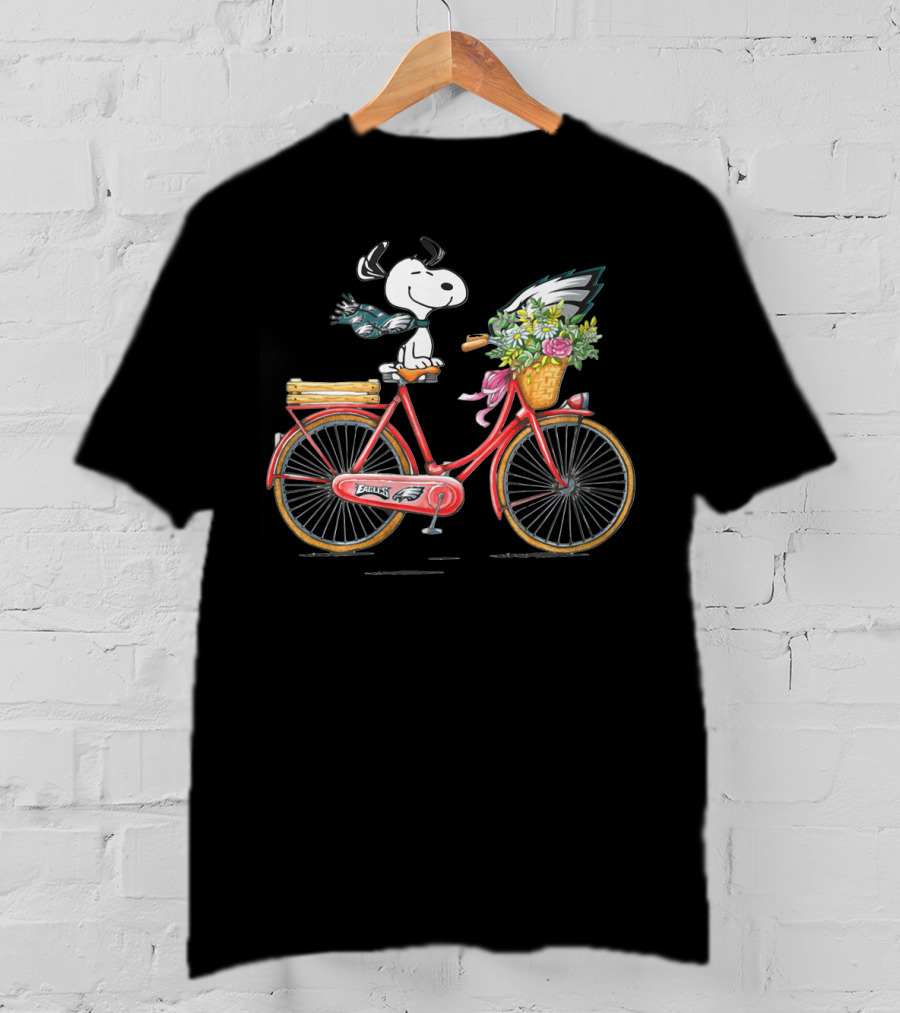 Philadelphia Eagles Snoopy Bicycle Ride With Flowers And Scarf T-Shirt