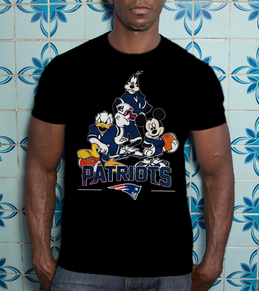 Mickey Mouse Donald Duck Goofy Patriots New England Football T-Shirt