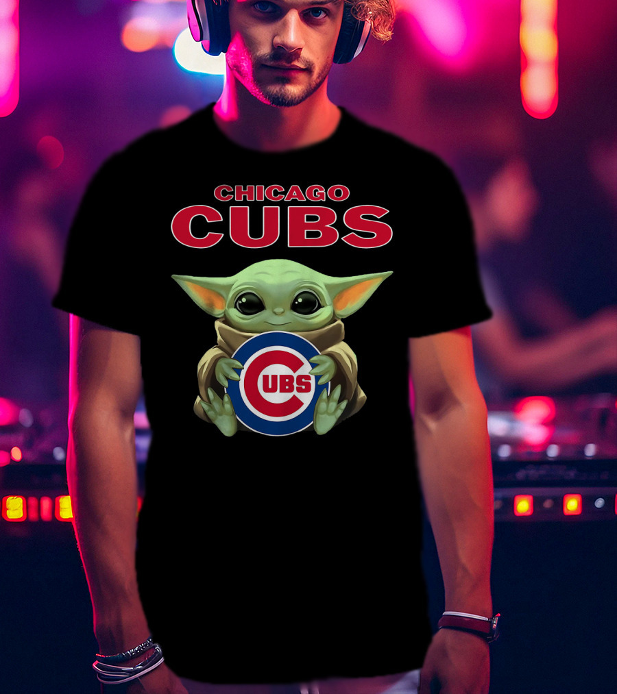 Baby Yoda Chicago Cubs Cubs Hug T-Shirt