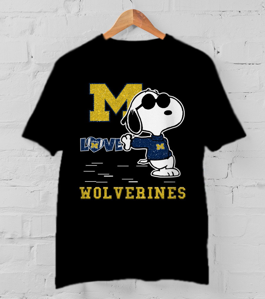 M Snoopy Love Wolverines T-Shirt