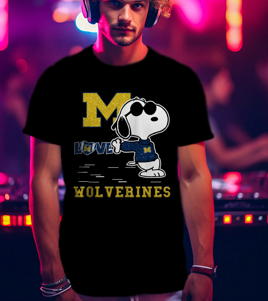 M Snoopy Love Wolverines T-Shirt