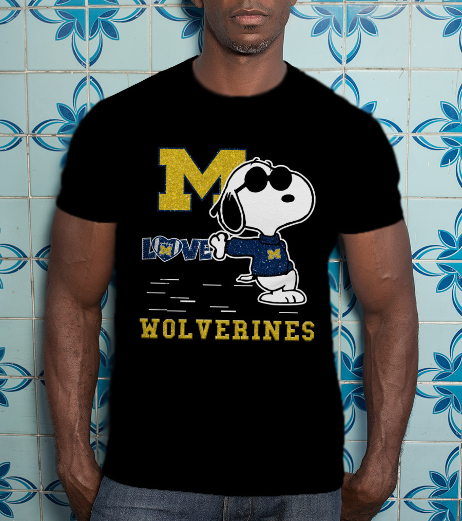 M Snoopy Love Wolverines T-Shirt