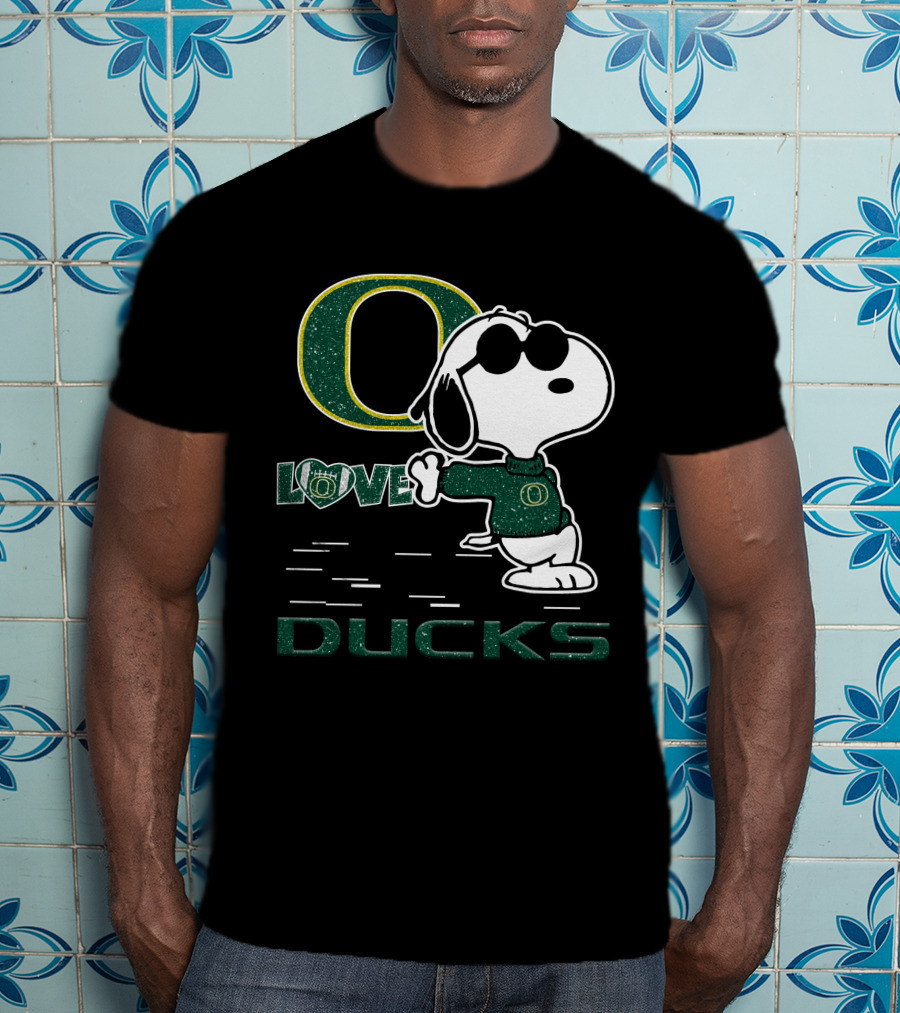 Snoopy Love Oregon Ducks Fan With Glitter Green O T-Shirt
