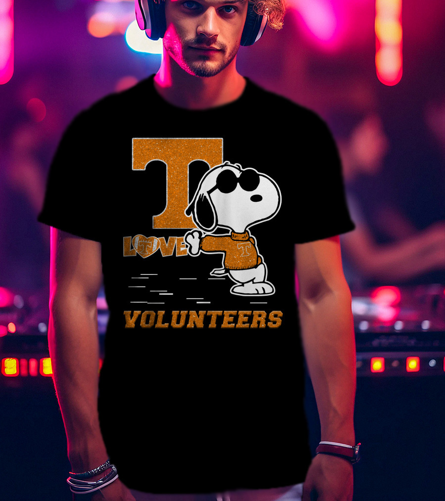 Snoopy T Love Volunteers Tennessee T-Shirt