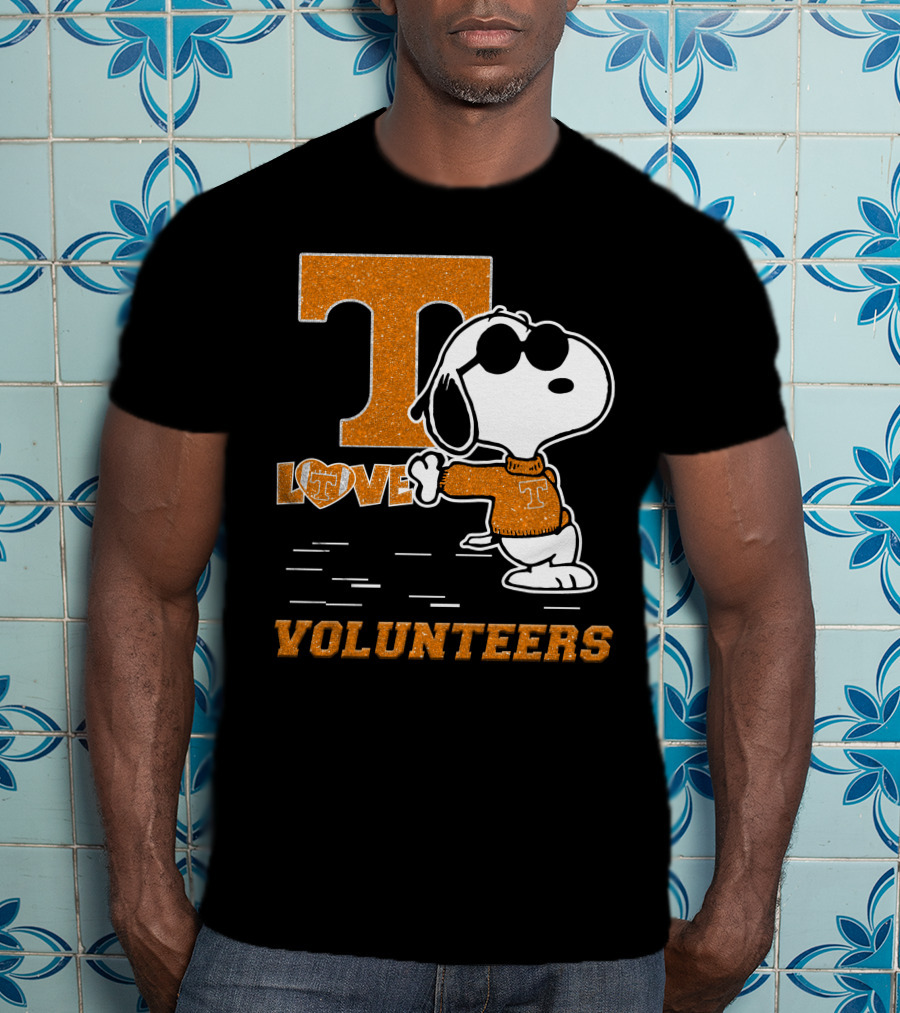 Snoopy T Love Volunteers Tennessee T-Shirt
