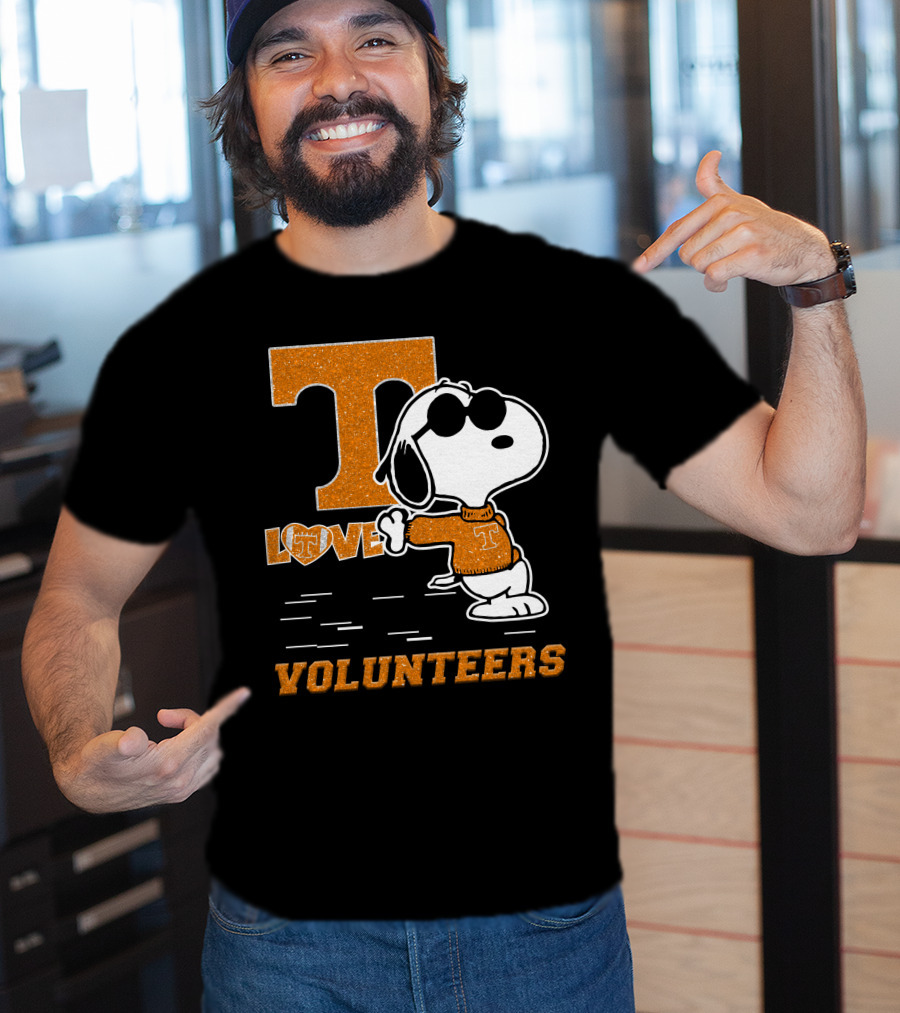 Snoopy T Love Volunteers Tennessee T-Shirt