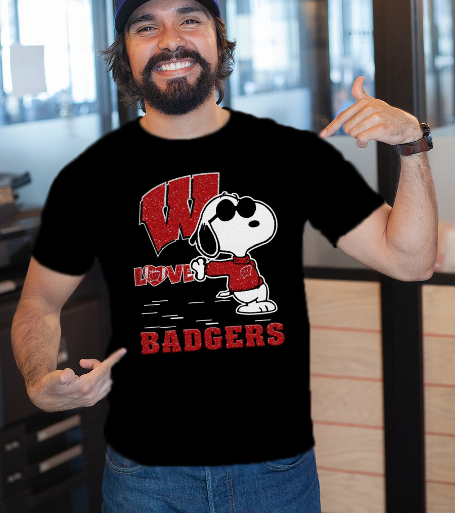 Snoopy Wisconsin Badgers Love T-Shirt