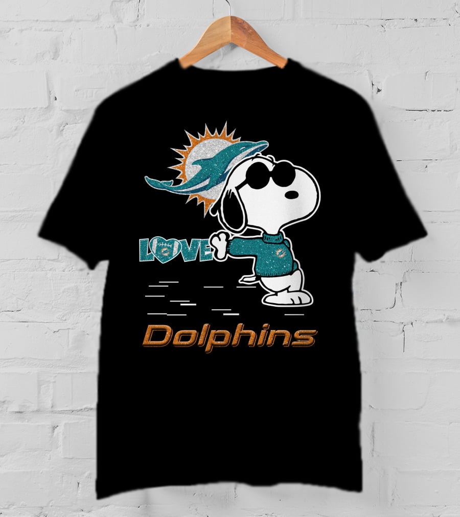 Snoopy Love Miami Dolphins Football Fan Graphics T-Shirt