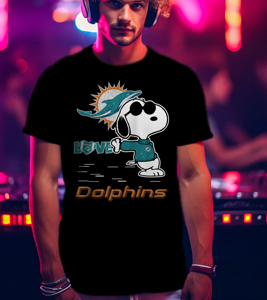 Snoopy Love Miami Dolphins Football Fan Graphics T-Shirt