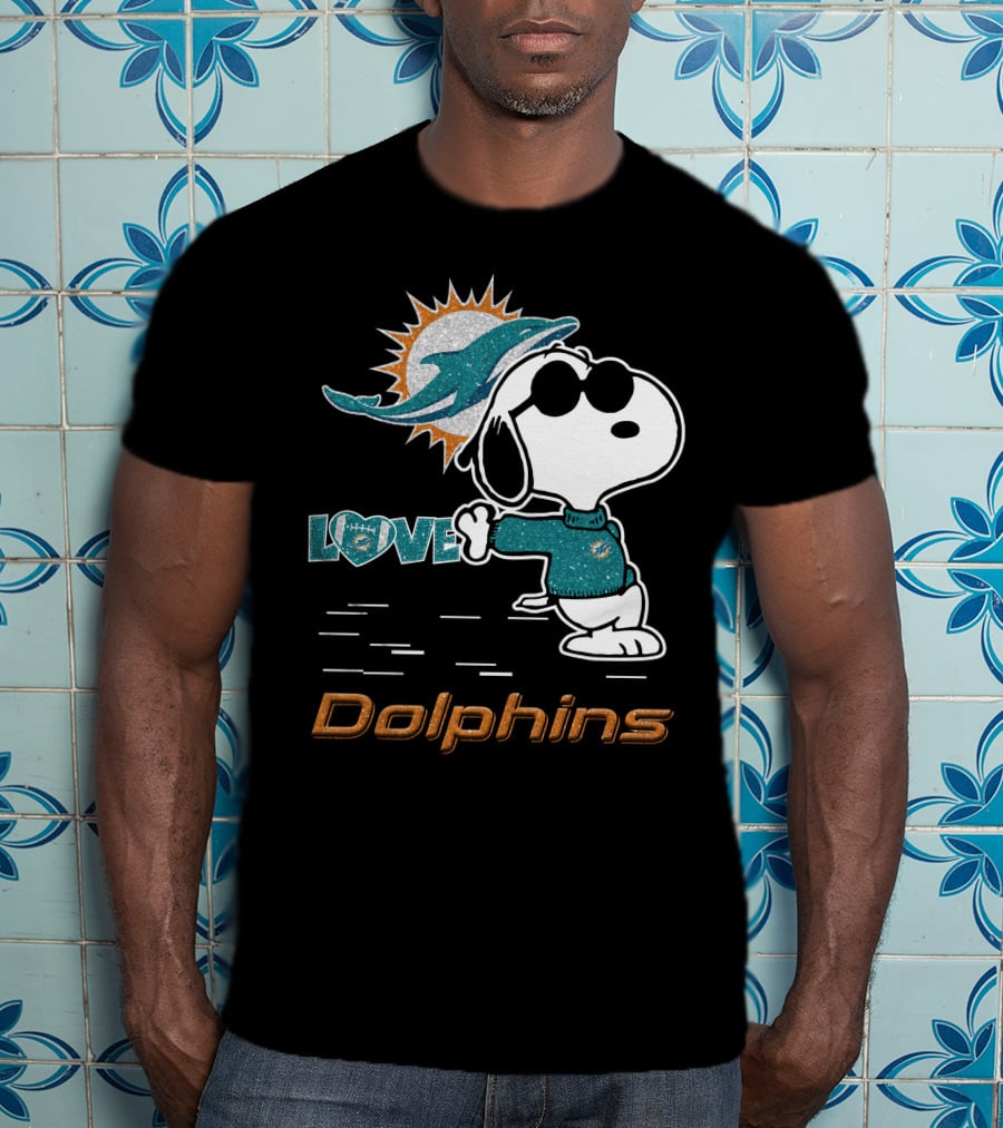 Snoopy Love Miami Dolphins Football Fan Graphics T-Shirt