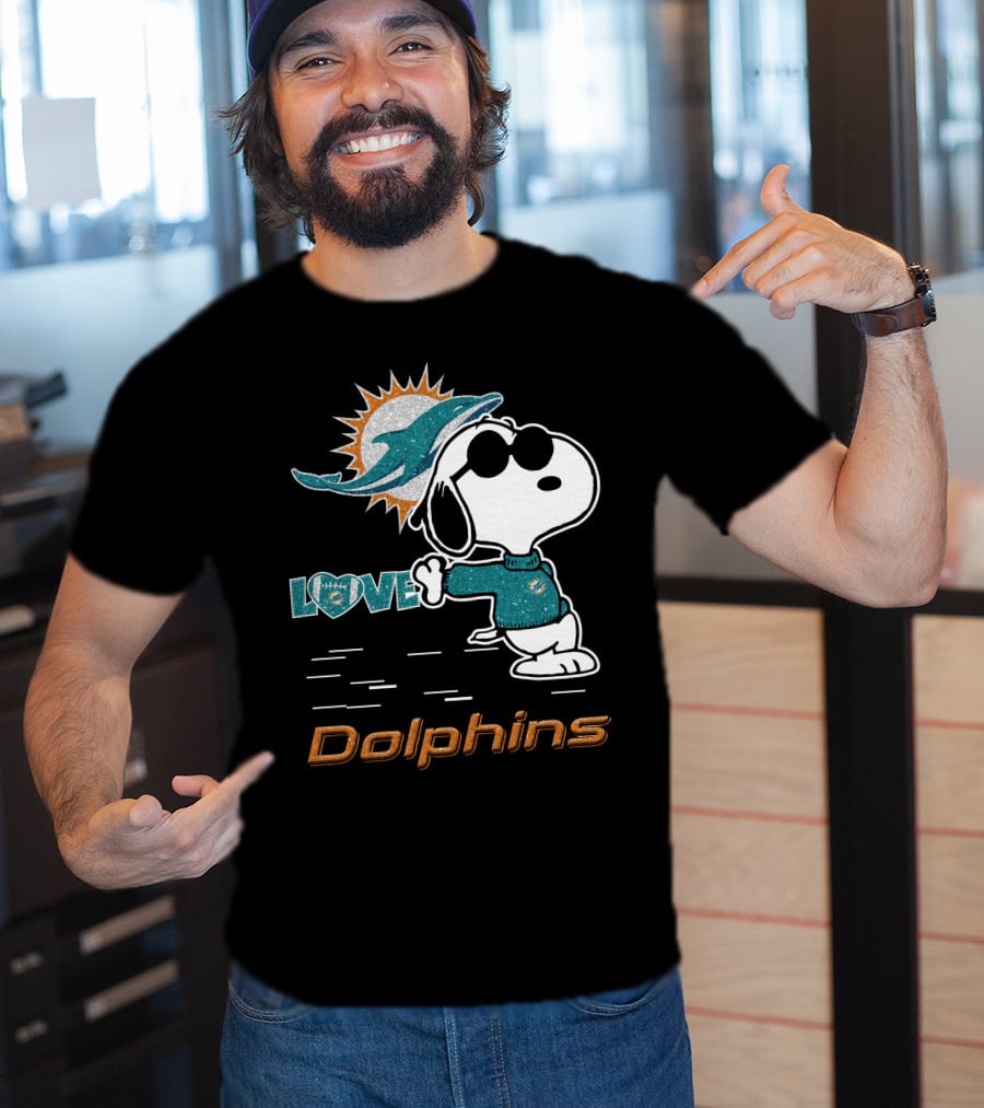 Snoopy Love Miami Dolphins Football Fan Graphics T-Shirt