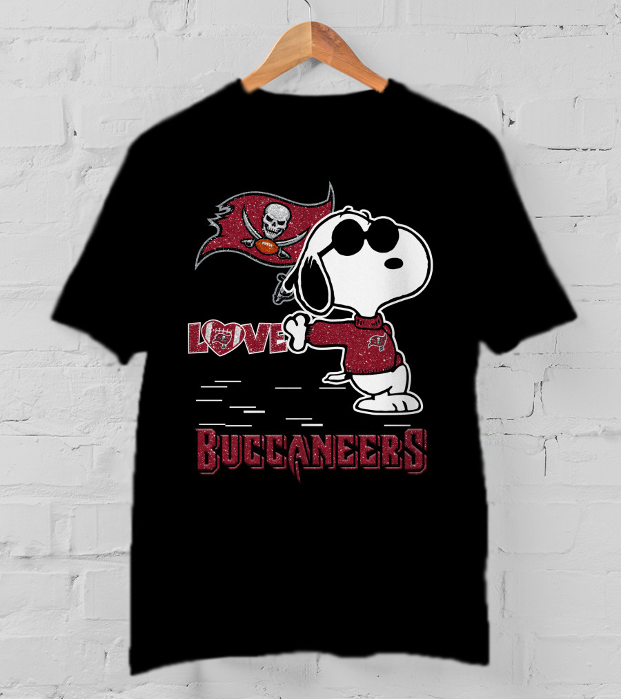 Snoopy Buccaneers Love Tampa Bay Football T-Shirt