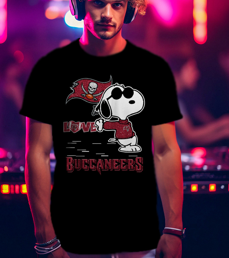 Snoopy Buccaneers Love Tampa Bay Football T-Shirt