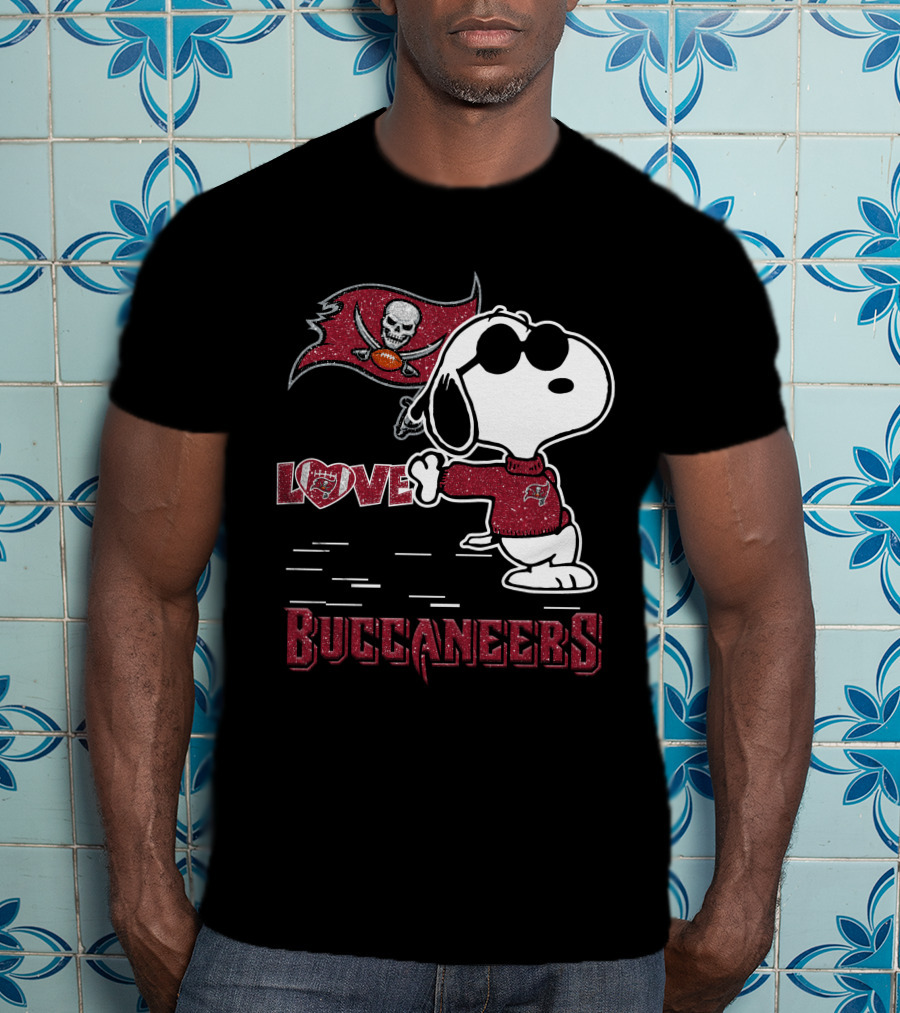 Snoopy Buccaneers Love Tampa Bay Football T-Shirt