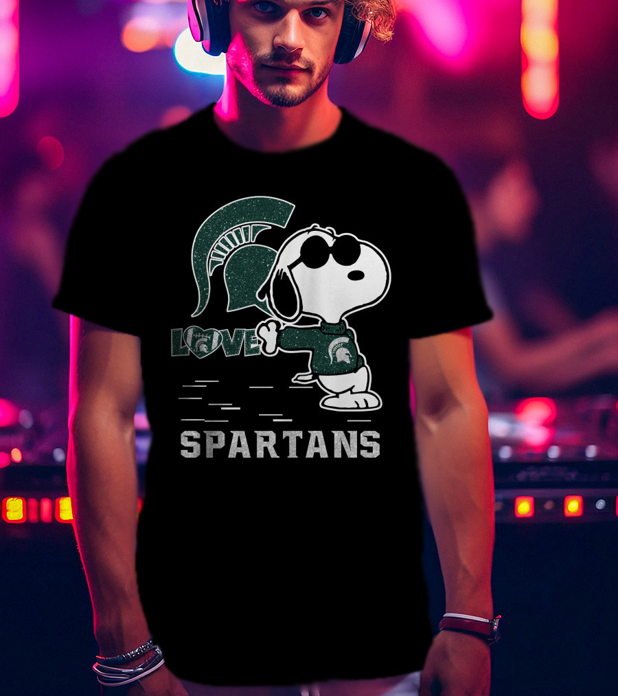 Snoopy Love Michigan State Spartans Emblem With Cool Pose T-Shirt