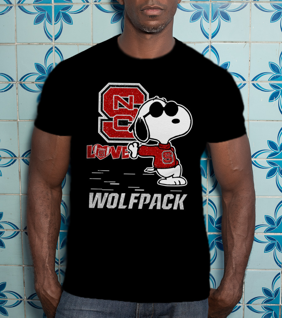 Snoopy NC State Wolfpack Love With Sunglasses T-Shirt