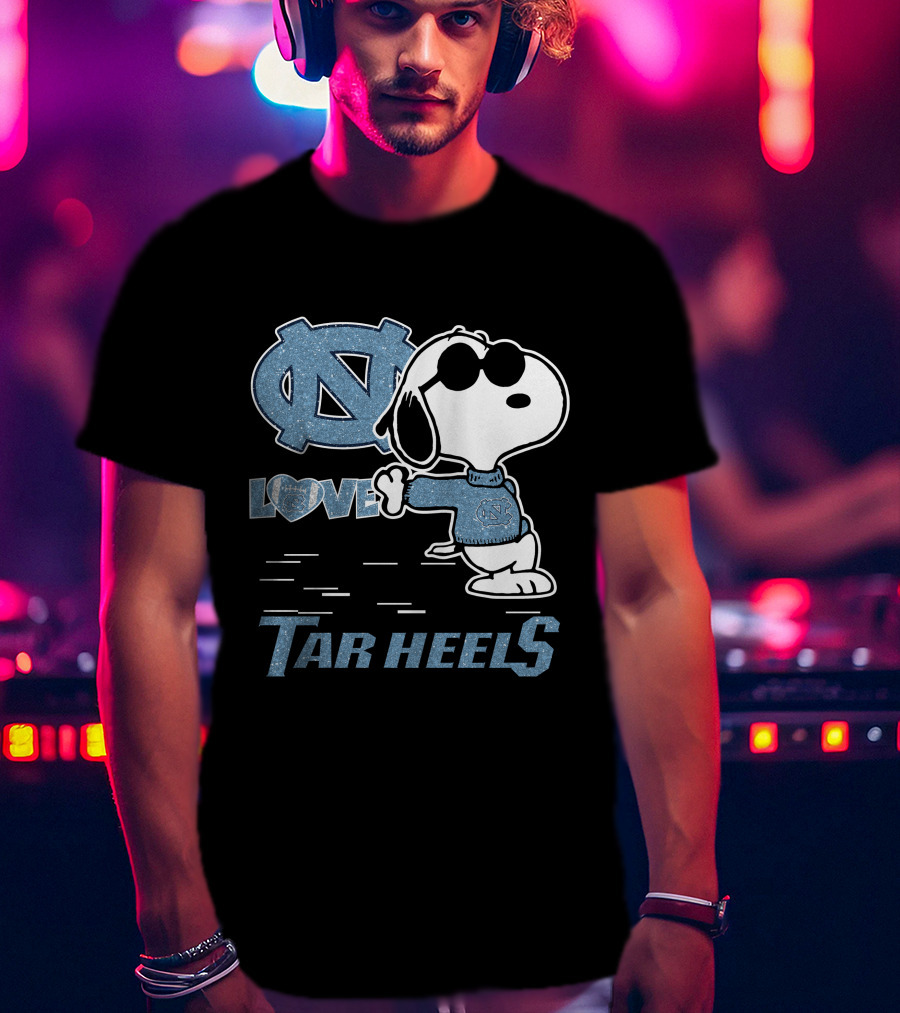 Snoopy Love North Carolina Tar Heels Peanuts Fan T-Shirt