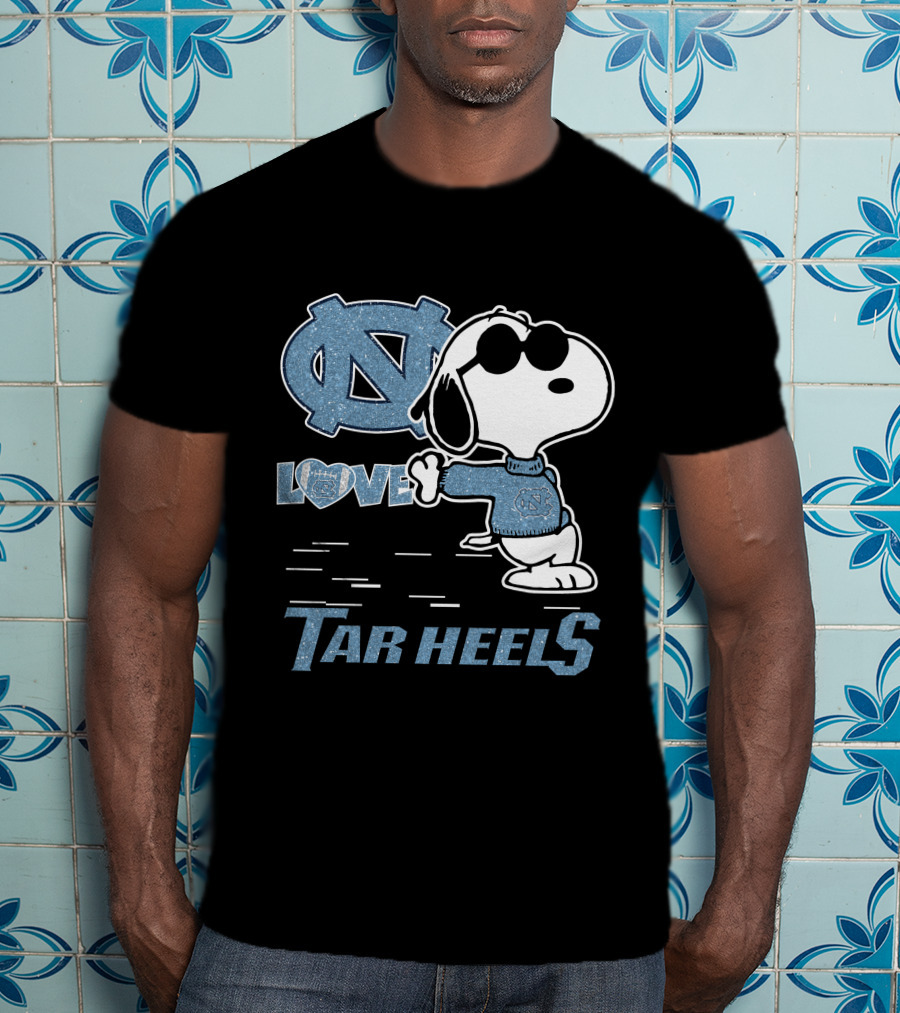 Snoopy Love North Carolina Tar Heels Peanuts Fan T-Shirt